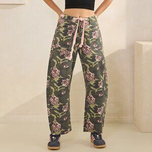 Veveret Camo Barrel Jeans With Pink Rose Print
